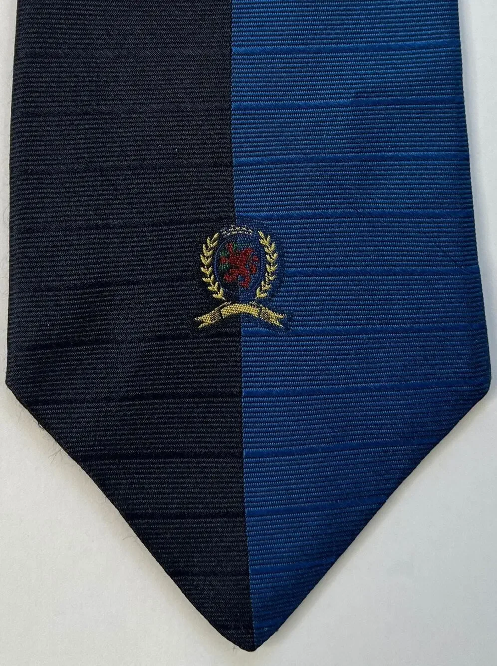 Tommy Hilfiger Silk Necktie Blue Black Colorblock Crest Logo USA Mens Tie